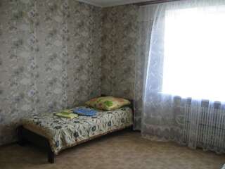 Хостелы Хостел на Залесской Харьков Четырехместный номер с общей ванной комнатой-2