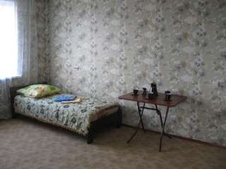 Хостелы Хостел на Залесской Харьков Четырехместный номер с общей ванной комнатой-3