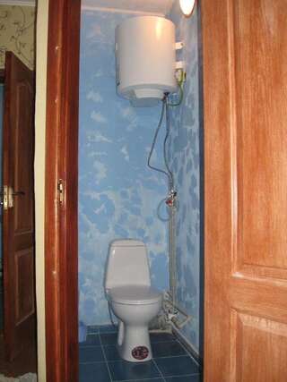 Хостелы Хостел на Залесской Харьков Четырехместный номер с общей ванной комнатой-4