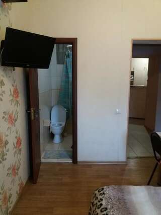 Хостелы Хостел на Залесской Харьков Двухместный номер с 1 кроватью и собственной ванной комнатой-2