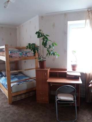 Хостелы Хостел на Залесской Харьков Общий десятиместный номер для мужчин и женщин-2