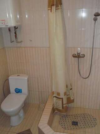 Хостелы Хостел на Залесской Харьков Семейный полулюкс-12